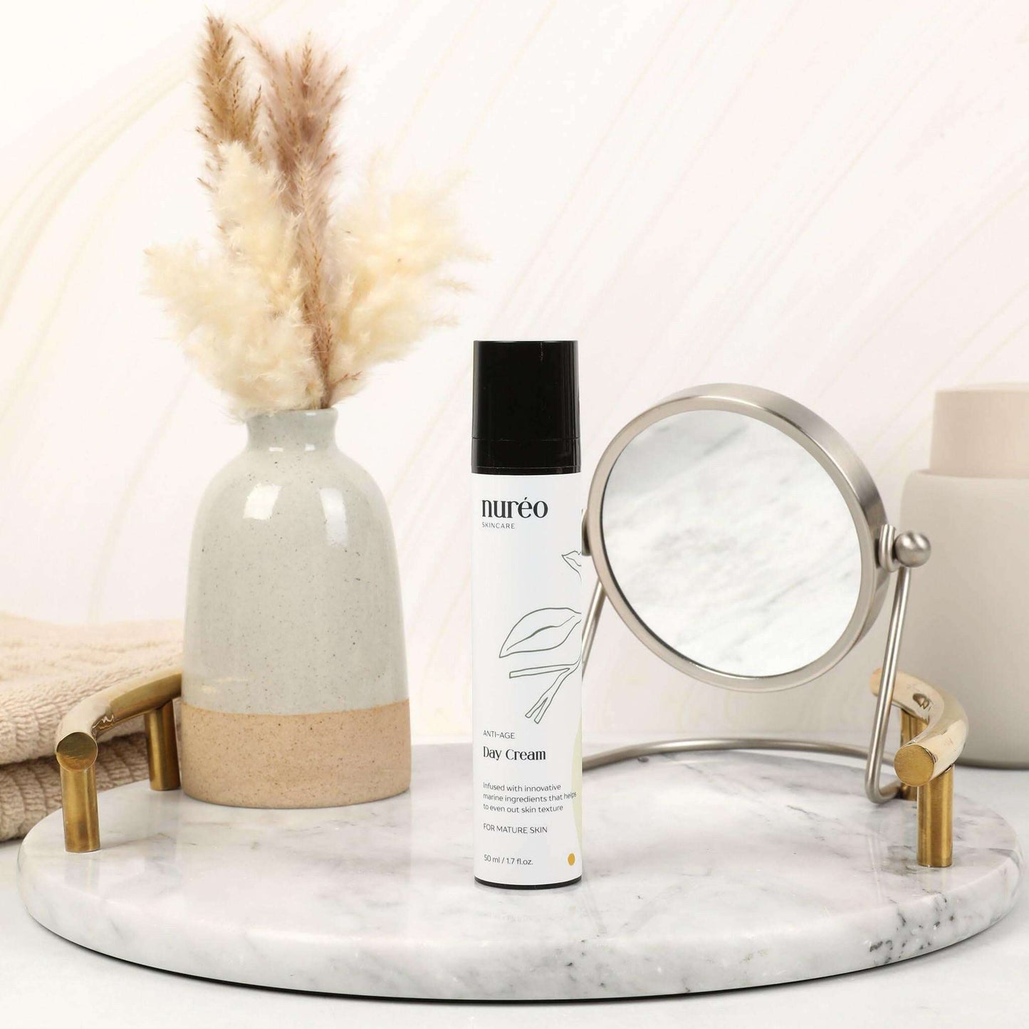 GlowGuard Anti-Aging Cream for youthful, radiant skin. Vegan, gluten-free, eco-friendly skincare.