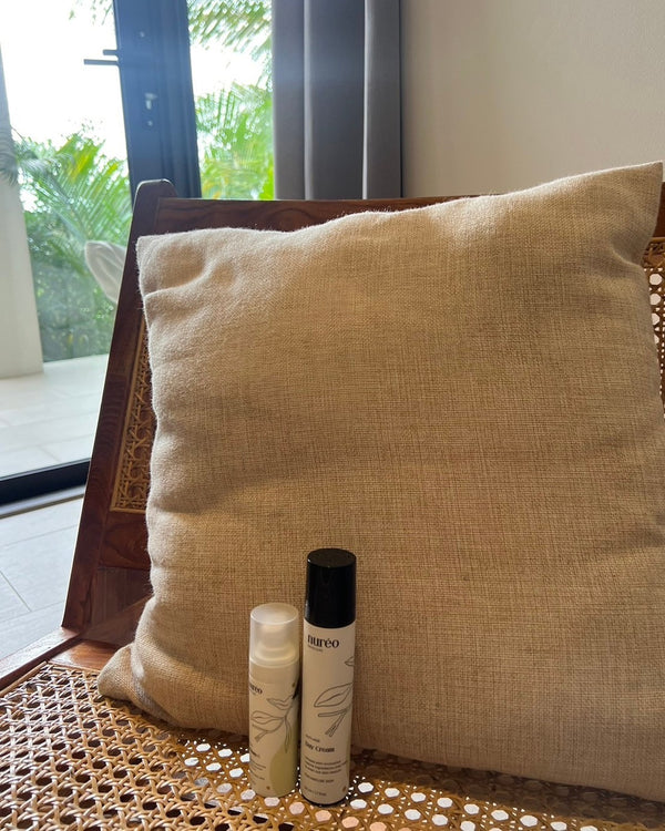 nuréo Vitamin C Serum and Anti-Age Day Cream on natural linen in daylight